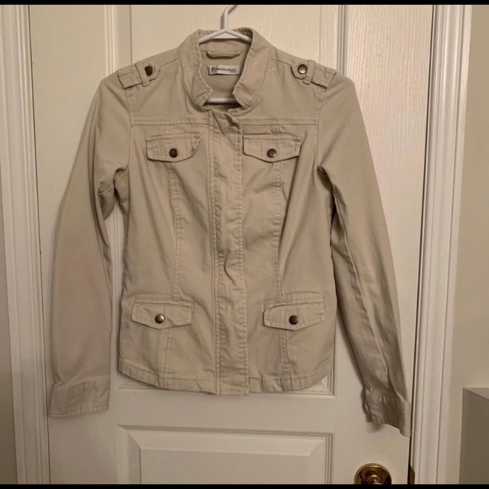 REVOLUTION (RICKI’S) | Beige Jean-Like Jacket